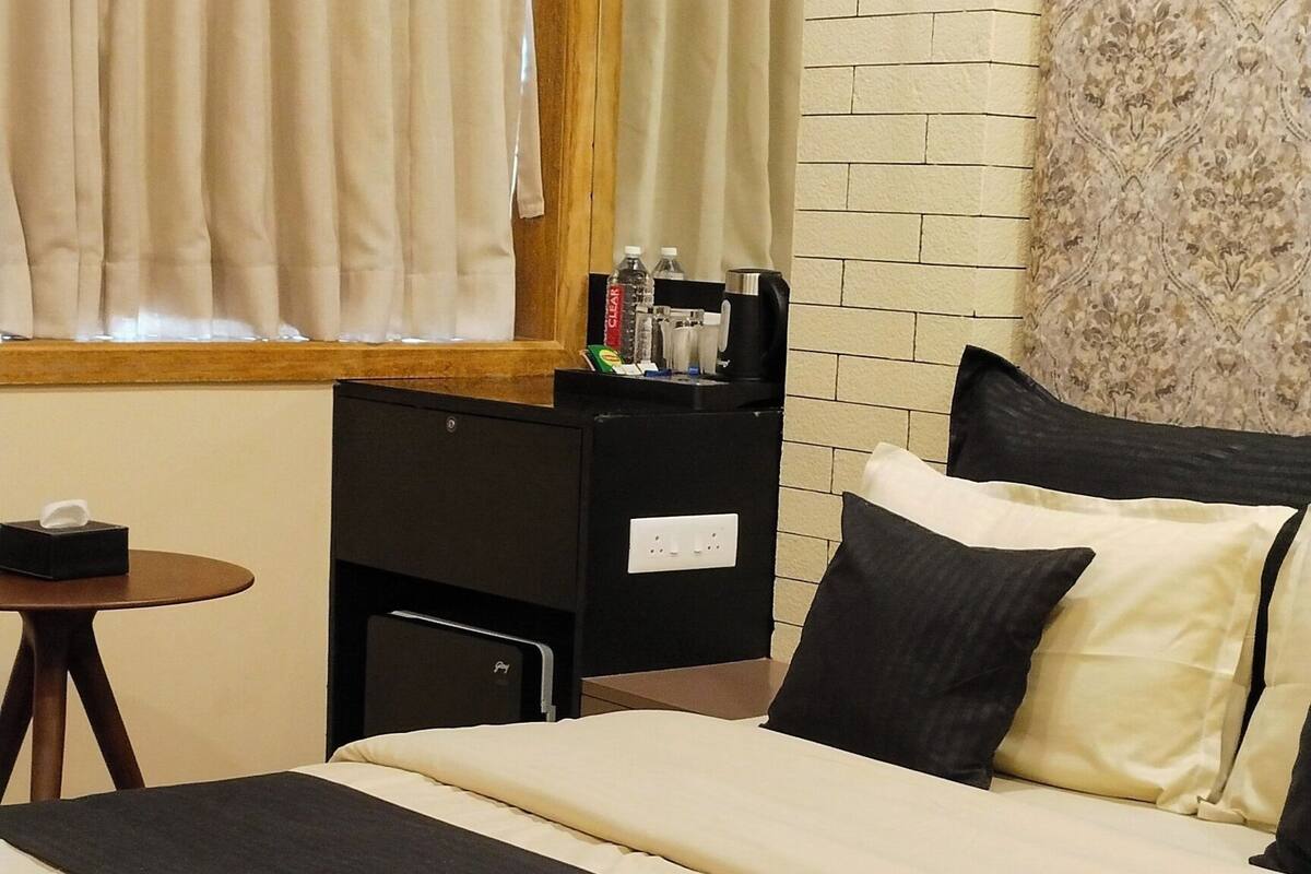 Premium Room | Desk, blackout drapes, rollaway beds (surcharge), individually decorated
