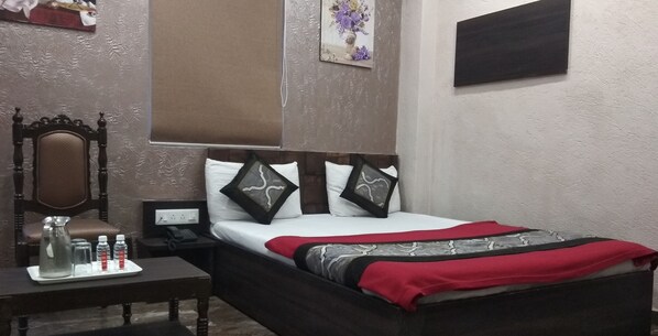 Deluxe Non AC Room | Desk, blackout drapes, rollaway beds (surcharge), individually decorated - Hotel Al Saudia (Mumbai)