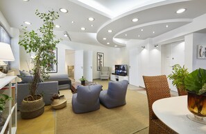 Deluxe Apartment, 3 Bedrooms, City View | Living room | Flat-screen TV, Netflix - Chloe Boutique Apartments (Athens)