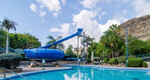 Outdoor pool, open 8:30 AM to 5 PM, pool umbrellas, sun loungers - The Camping Site Hamat Gader (Hamat Gader)