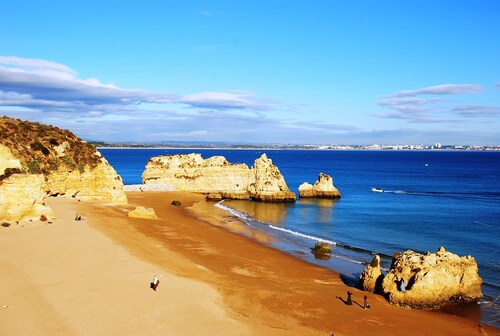 Superbe emplacement! à côté de la marina, la plage et la ville avec piscine fantastique et balcon 