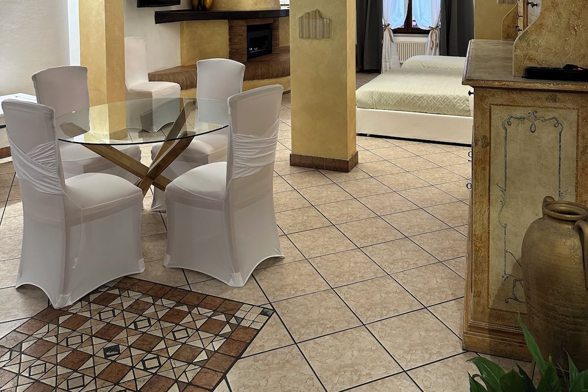 Suite Deluxe | 1 habitación, minibar, wifi gratis y ropa de cama