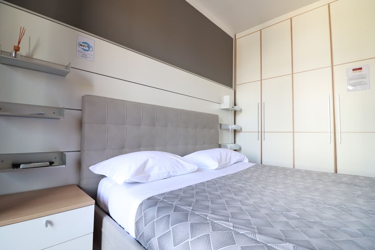 Habitación doble clásica | 1 habitación, minibar, wifi gratis y ropa de cama