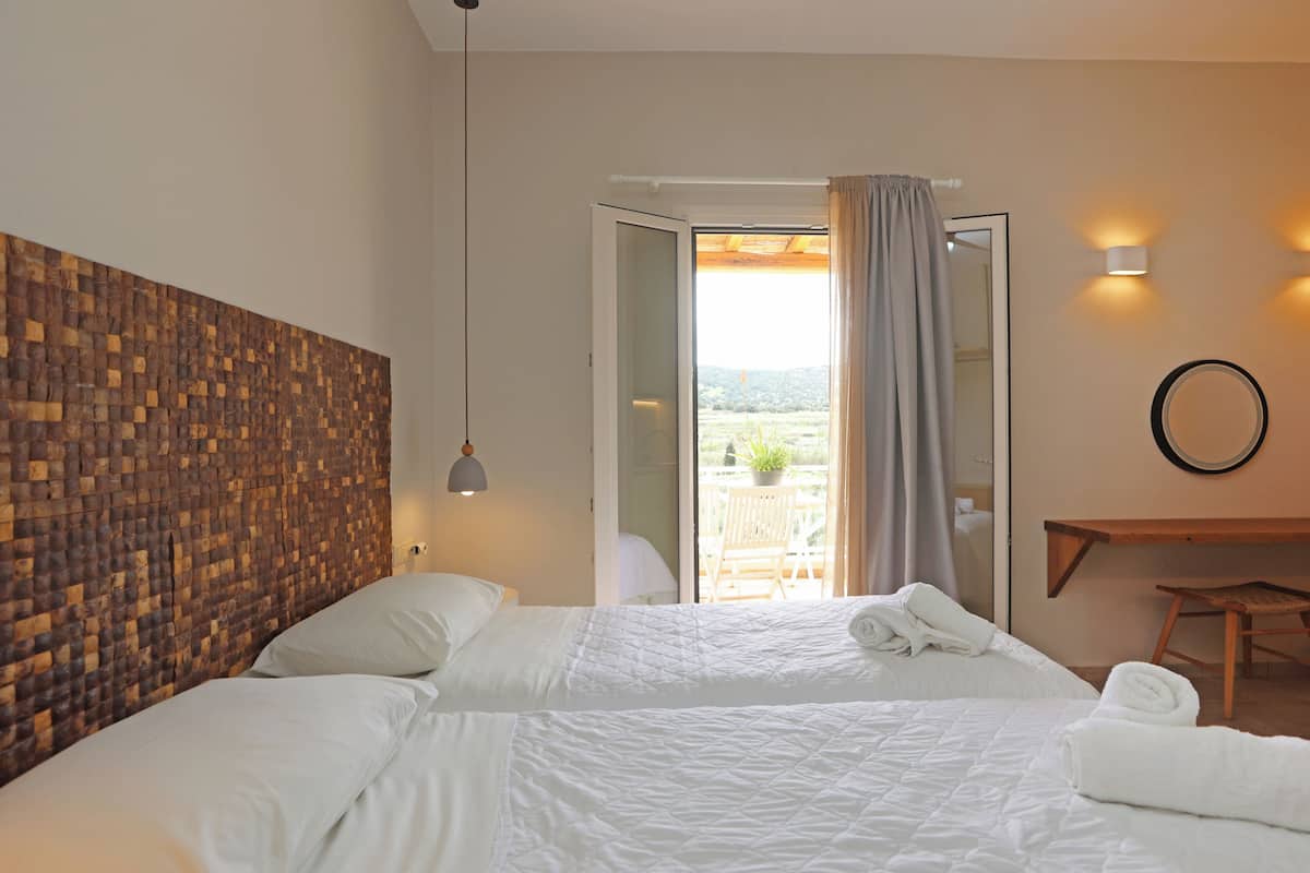 Premium bedding, pillowtop beds, minibar, in-room safe