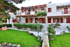 Garden - Ventoura Studios & Apartments (Syros)