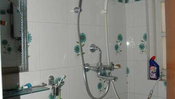 Standard Room | Bathroom shower