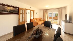 TV - Very spacious house with private pool, Barbecue and Wifi (l'Escala)