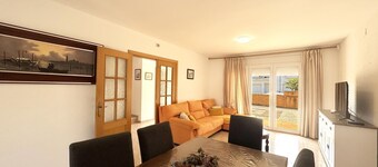 Very spacious house with private pool, Barbecue and Wifi