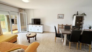 Dining - Very spacious house with private pool, Barbecue and Wifi (l'Escala)