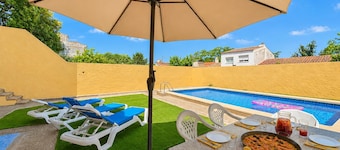 Maison très spacieuse avec piscine privée, Barbecue et wifi