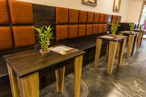 Lobby sitting area - Shikara Beach Resort (Cavelossim)