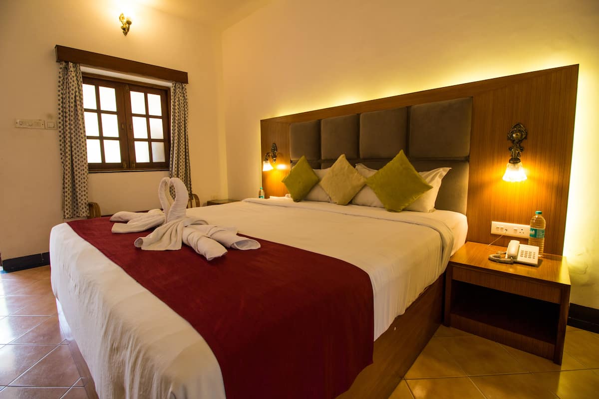 Standard Double Room, 1 King Bed, Non Smoking, Garden View | Premium bedding, rollaway beds (surcharge), WiFi (free)