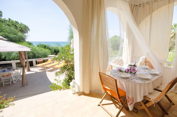 Outdoor dining - Menfi house on the sea (Contrada Fiori Sud)