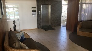 Lobby - Park Towers Holiday Units (Burleigh Heads)
