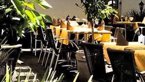 Terrace/patio - Hotel restaurant La Croix Verte (Vich)