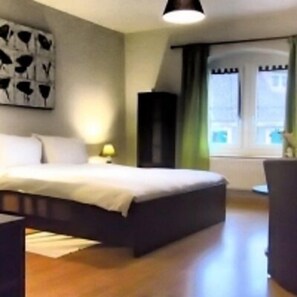 Suite Deluxe | Escritorio, insonorización, cunas gratuitas y wifi gratis 