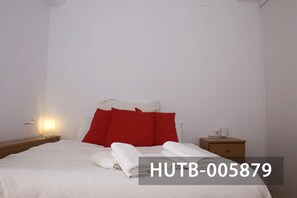 1 bedroom, iron/ironing board, WiFi, bed sheets - Modern holiday apartment between Gracia and Eixample, in Barcelona (Barcelona)