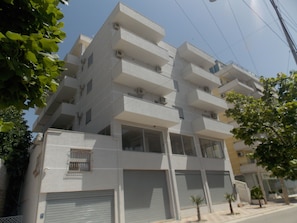 Front of property - Doka Luxury Apartments (Sarandë)