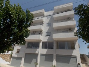 Front of property - Doka Luxury Apartments (Sarandë)