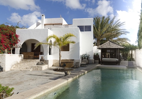 VILLA BRISA WONDERFUL TOURISTEN JÄLKEEN IBIZASSA