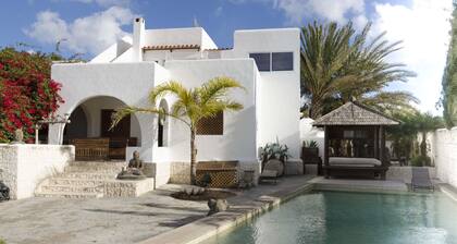 VILLA BRISA WONDERFUL TOURISTEN JÄLKEEN IBIZASSA