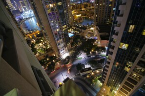 Studio, 1 Queen-Bett und Schlafsofa, Balkon, Poolblick | Blick auf die Stadt