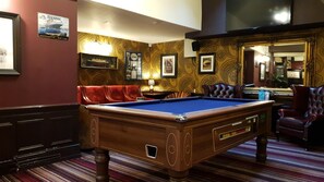 Lounge - The Grapes (Southampton)