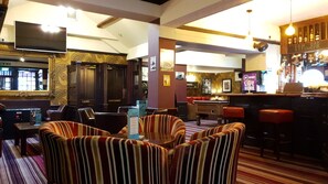 Bar (on property) - The Grapes (Southampton)