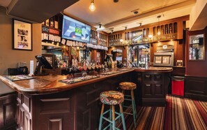 Bar (on property) - The Grapes (Southampton)