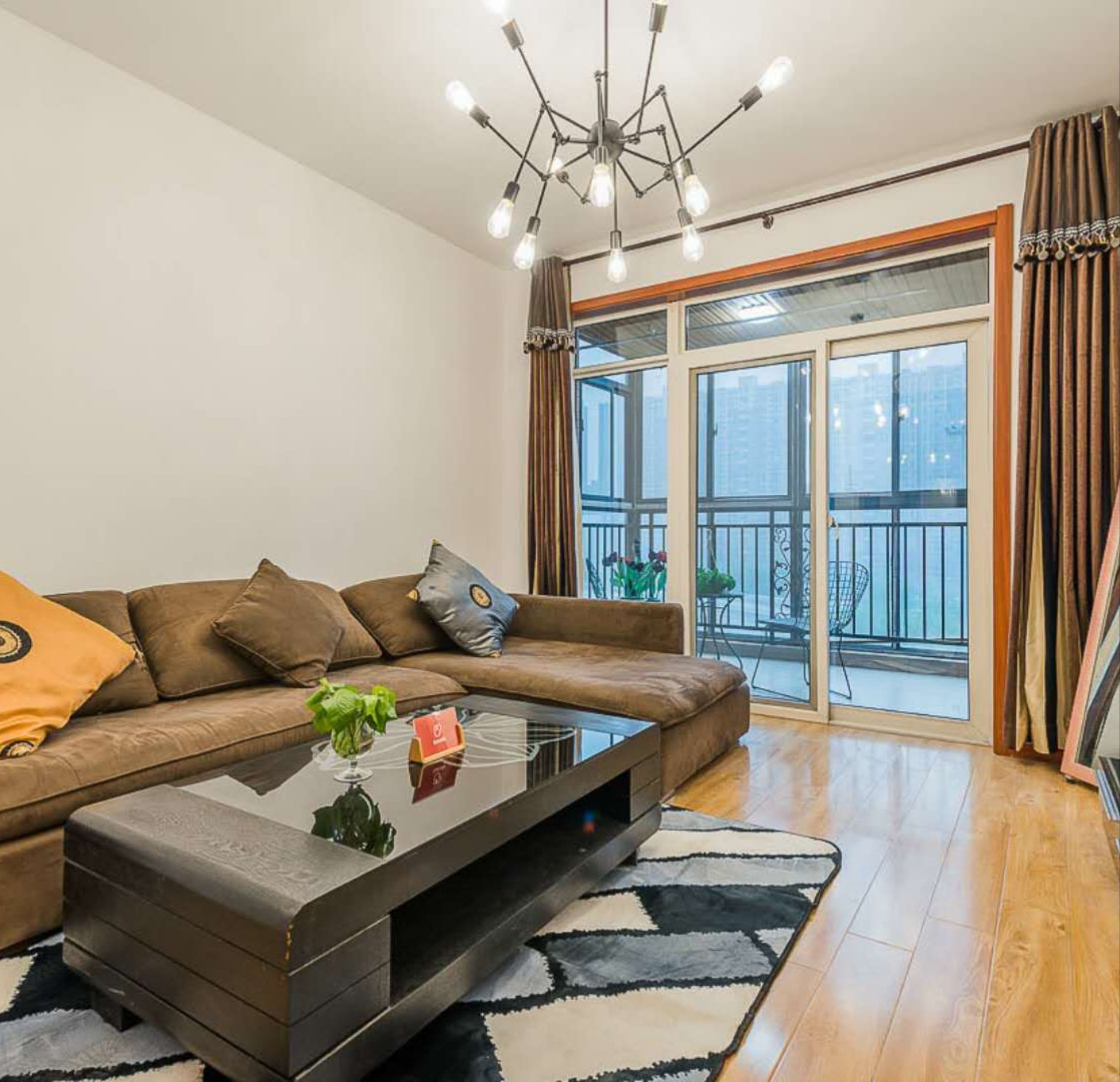 Apartment, 2 Queen-Betten | Wohnzimmer | Flachbildfernseher