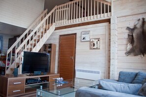 Panoramic Villa, 4 Bedrooms, Sauna, Lake View | Living room