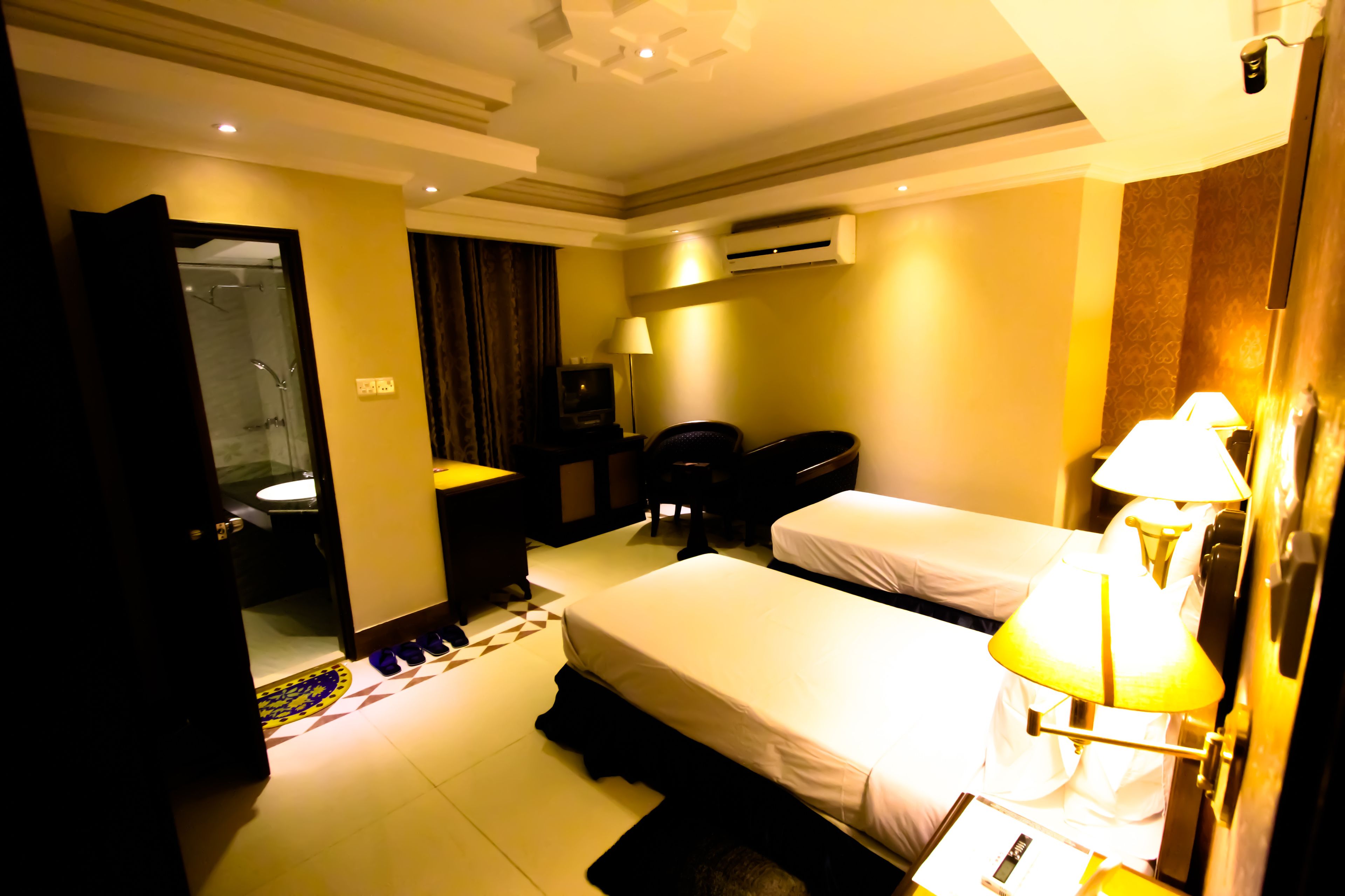 deluxe twin room, 2 single beds | premium bedding, in-room safe, desk, free wifi