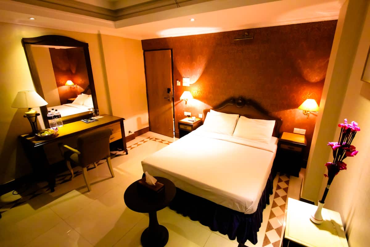 exclusive suite, 1 king bed | premium bedding, in-room safe, desk, free wifi