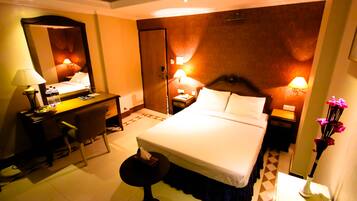 Exclusive Suite, 1 King Bed | Premium bedding, in-room safe, desk, free WiFi