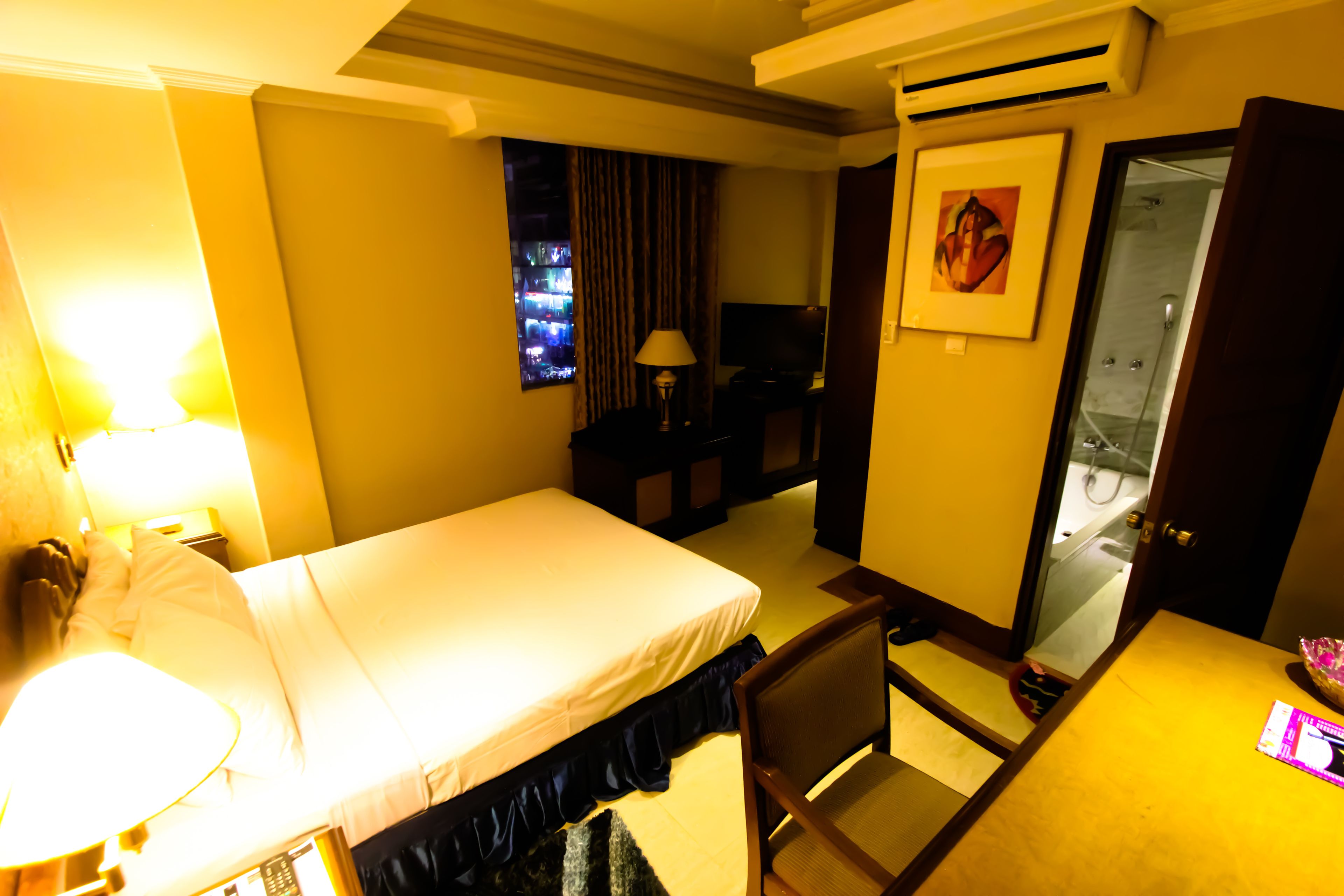 deluxe single room | premium bedding, in-room safe, desk, free wifi