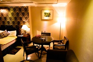 Superior Suite, 1 King Bed | Premium bedding, in-room safe, desk, free WiFi - Hotel Sea Shell (Dhaka)