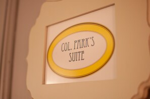 Col. Park Suite | Room amenity - Main Street Inn (Parkville)