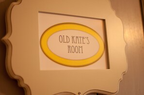 Old Kate’s Room | Room amenity - Main Street Inn (Parkville)