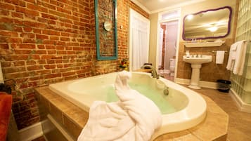 Col. Park Suite | Private spa tub