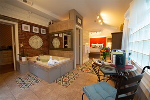 Missouri River Suite | Premium bedding, individually decorated, individually furnished