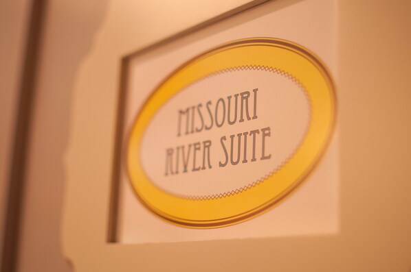 Missouri River Suite | Room amenity - Main Street Inn (Parkville)