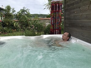 Bain à remous extérieur