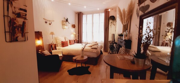 Iron/ironing board, WiFi, bed sheets
