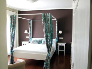 Free WiFi - Hostal El Botero (Monreal del Campo)