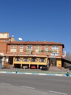 Front of property - Hostal El Botero (Monreal del Campo)