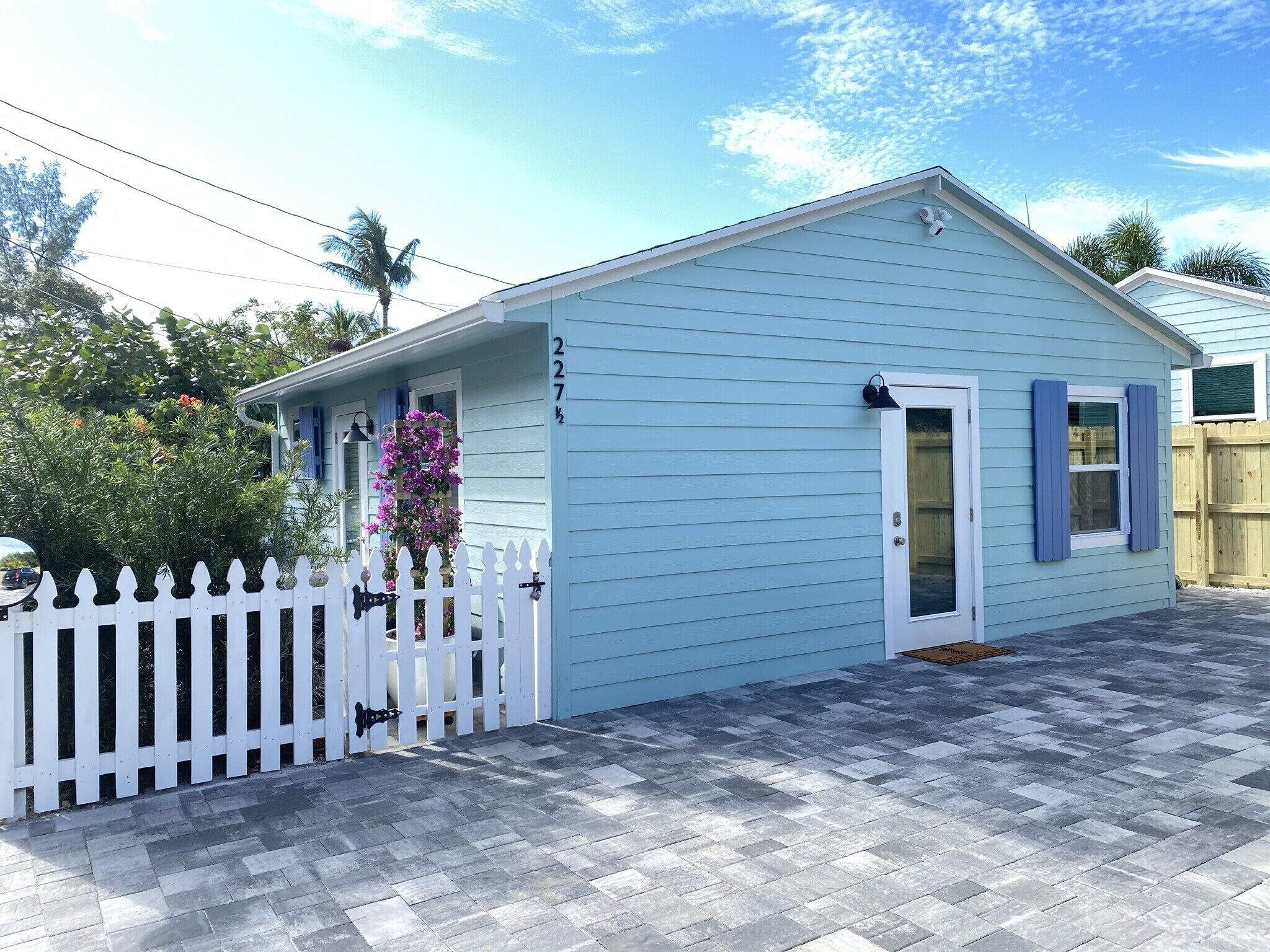 Cottage in the Heart of Downtown Delray Beach! Walk everywhere!