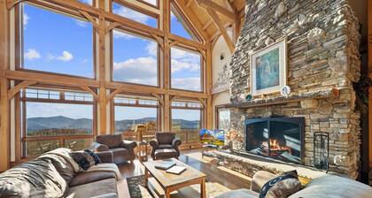 Your Mountain Kingdom! Luxury 5BR Disney-Themed Retreat, Hot Tub, Game Room