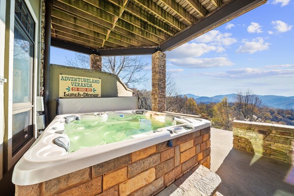 Outdoor spa tub
