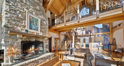 5BR Luxury Mtn Home, vistas, 2 suites King, jacuzzi, fogata, ubicación conveniente.