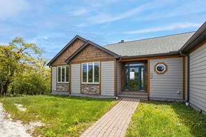 Exterior - Escape to Magnificent Views & Easy Access (Beech Mountain)